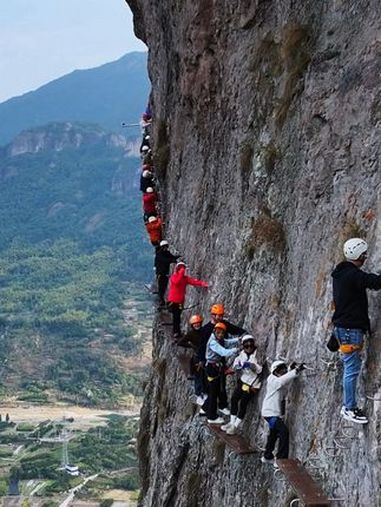 包含特色峡谷峭壁攀岩大赛，勇者的极限突破的词条